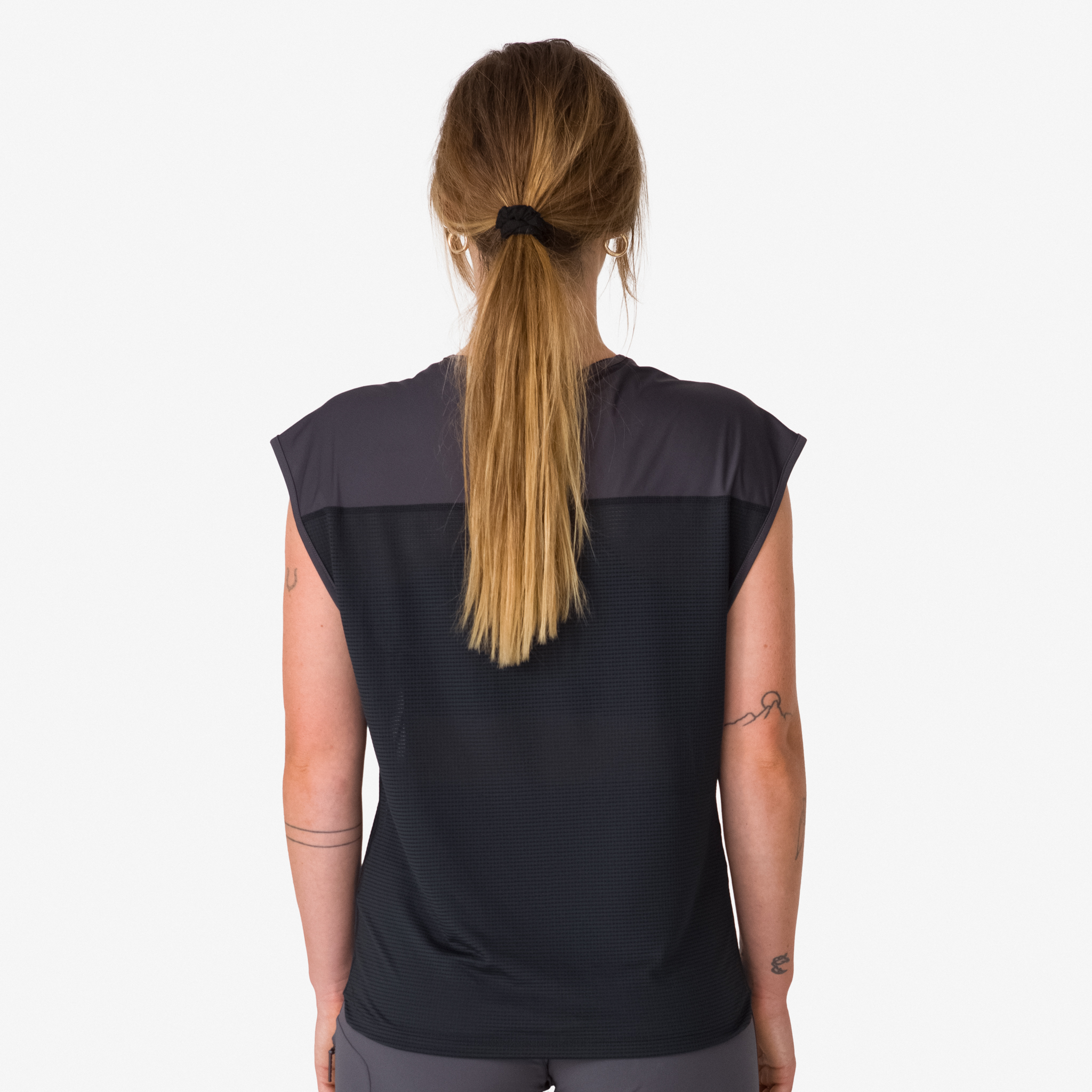 2979-Women-apos-s-Trail-Lightweight-Tank-Grey-Black-4.jpg Women's Trail Lightweight Tank Grey/Black