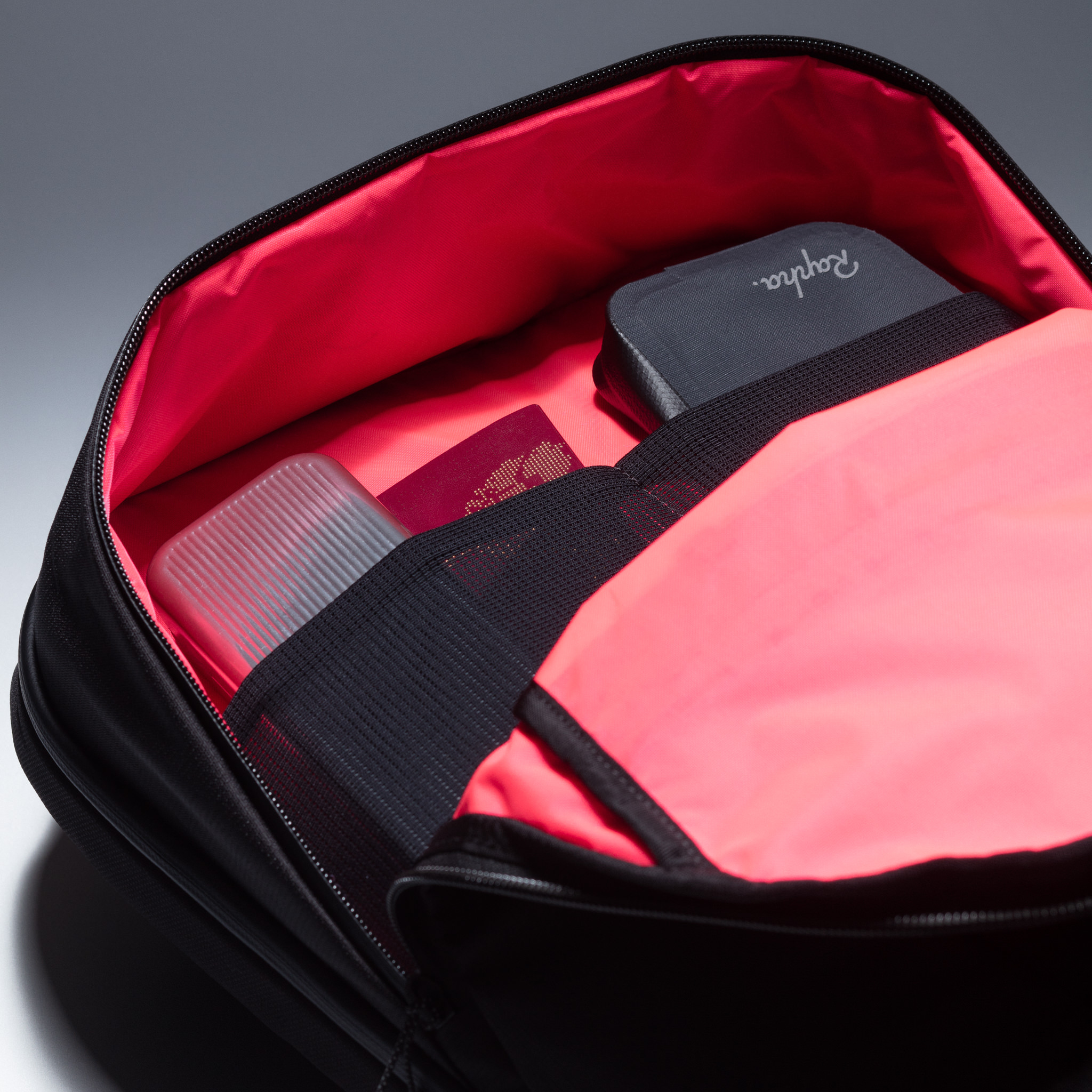 3562-Domestique-Backpack-16L-Black-Carbon-Grey-6.jpg Domestique Backpack (16L) Black/Carbon Grey